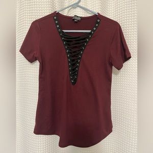Juniors maroon front tied T-shirt
